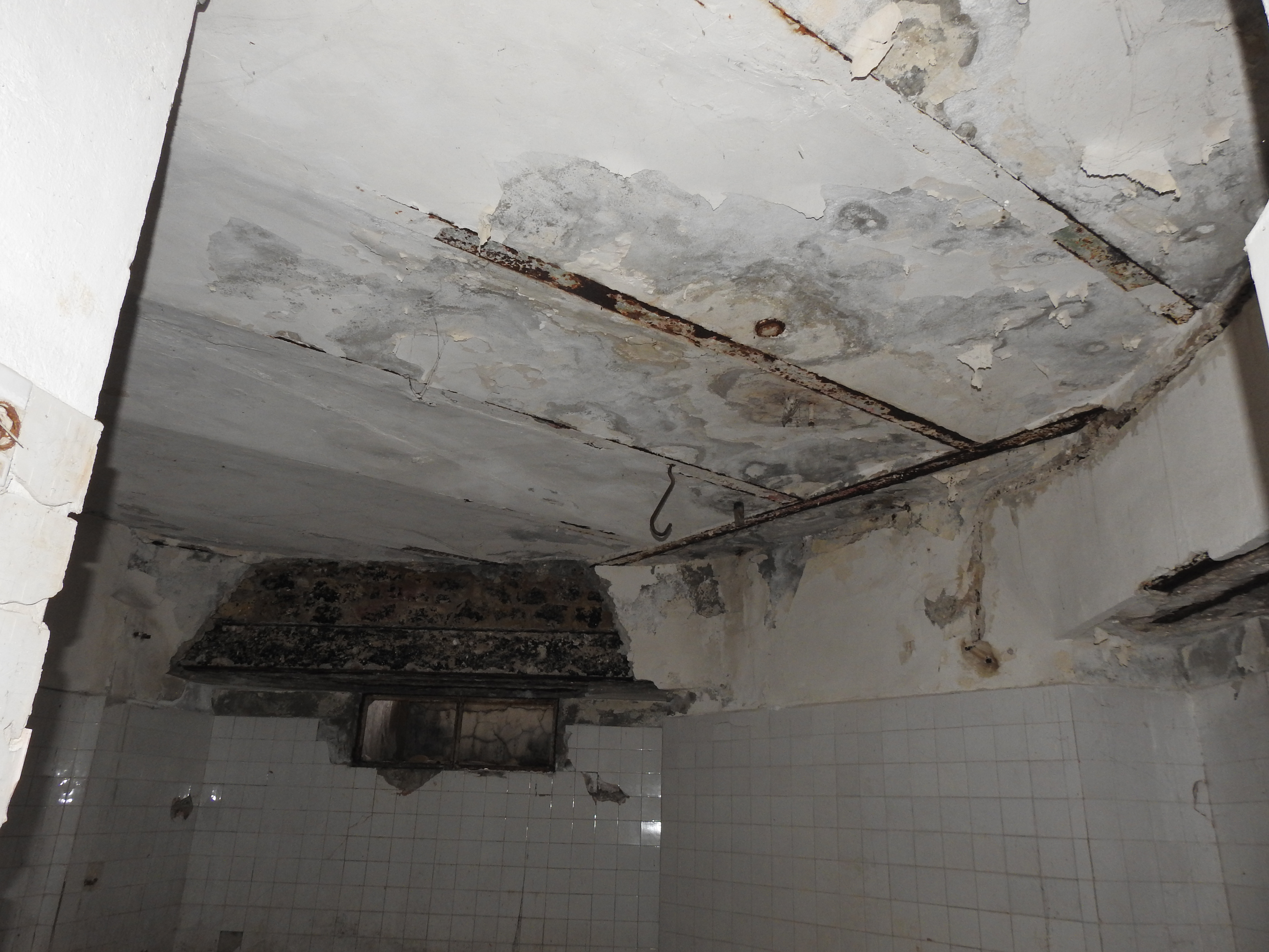 Planșeu degradat în subsol